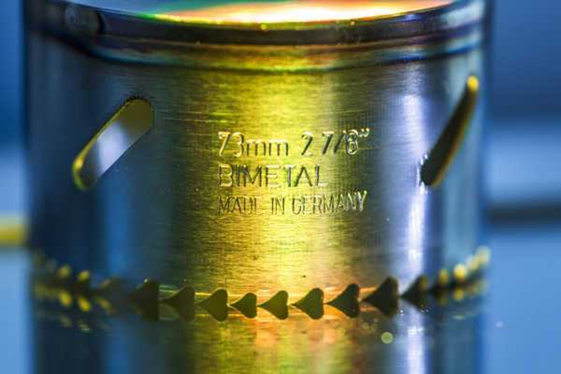 Lochsäge mit Made In Germany Schriftzug. Detail einer Lochsäge mit Made In Germany Schriftzug.
